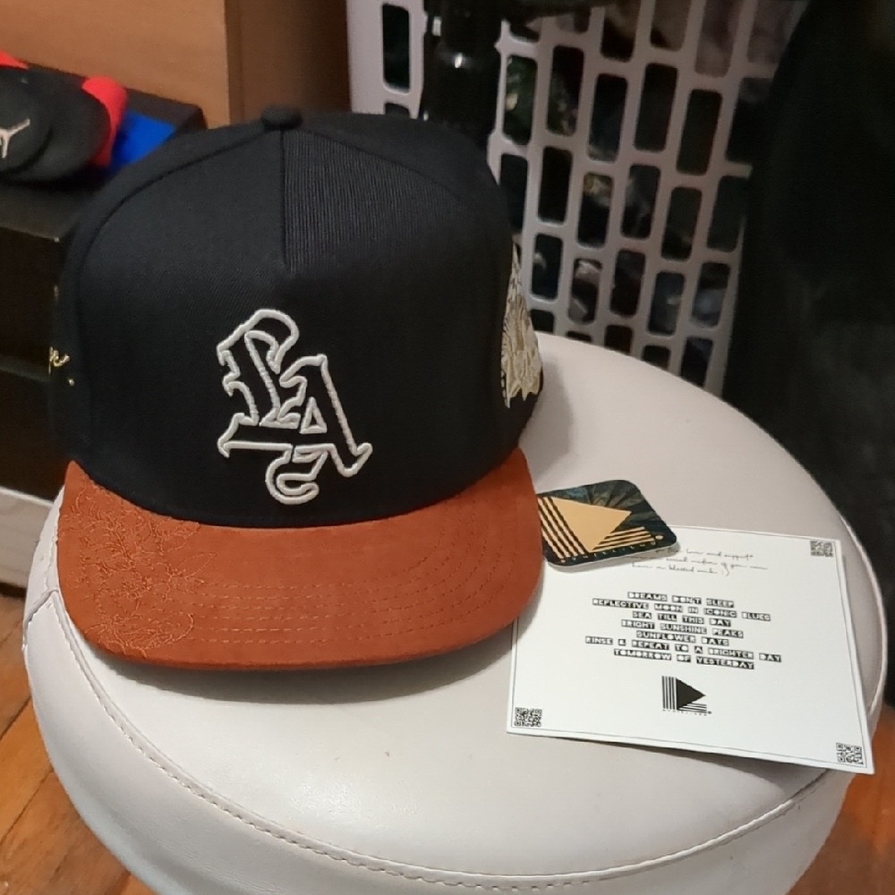 DVNIEL LUU LA Premium Embroidered Snapback Brand New